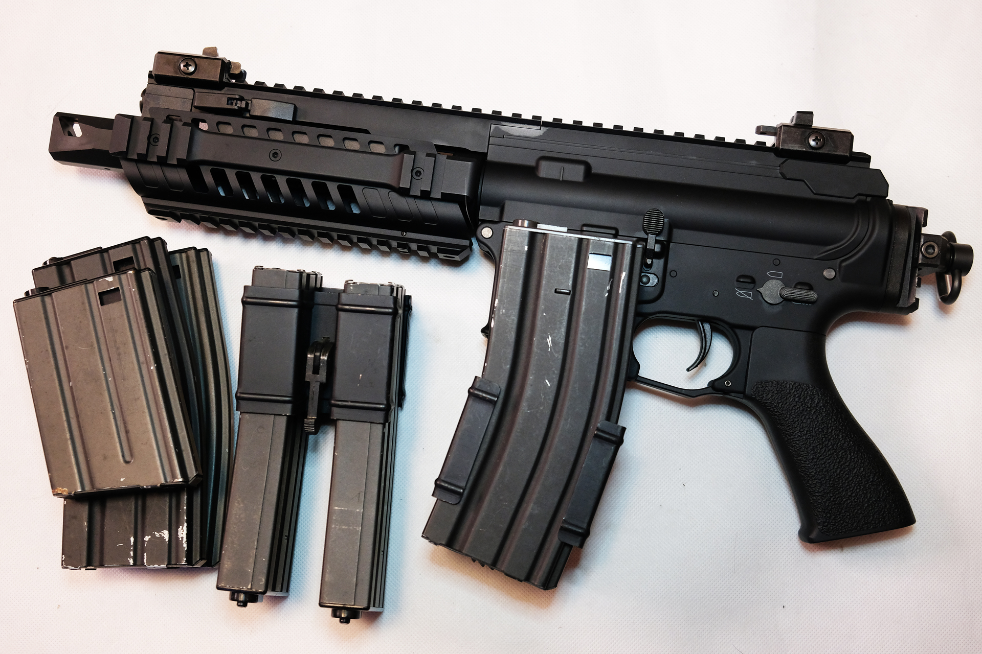 マガジンはスタンダードタイプの「M16/M4」用がそのまま使える