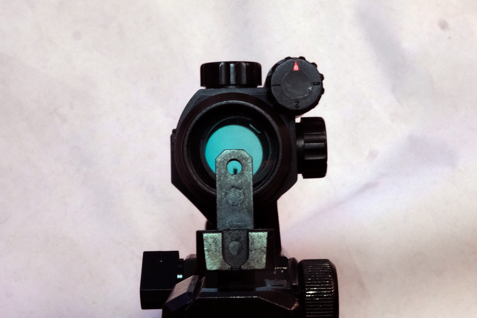 「NEWプロサイト」＆「オフセットハイマウント」搭載でアイアンサイトが併用可能