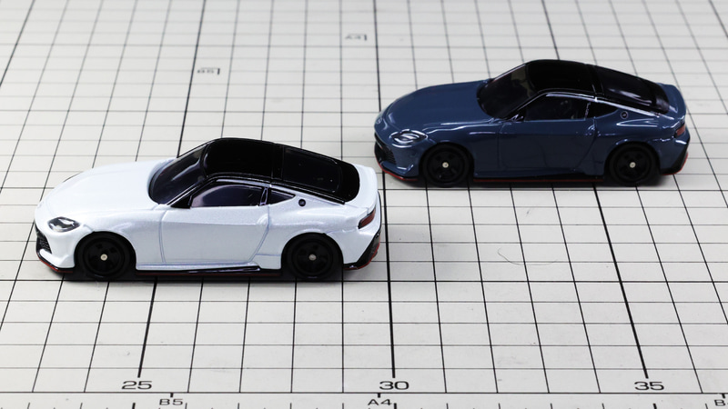 サイド：フェアレディZを体現するロングノージ・ショートデッキのボディスタイルを継承