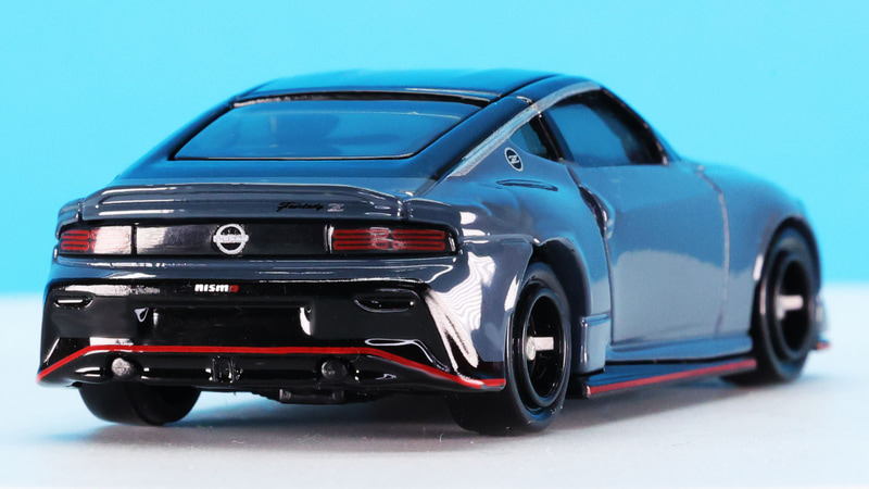 光の周り込みでグラマラスなボディ形状がよくわかります