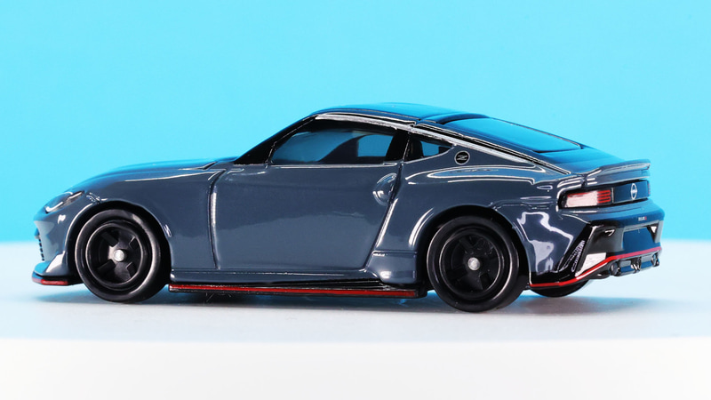 光の周り込みでグラマラスなボディ形状がよくわかります