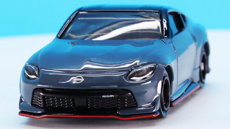 ヘッドライトはクリアーパーツ製！その上からデイタイムライトをプリントしています