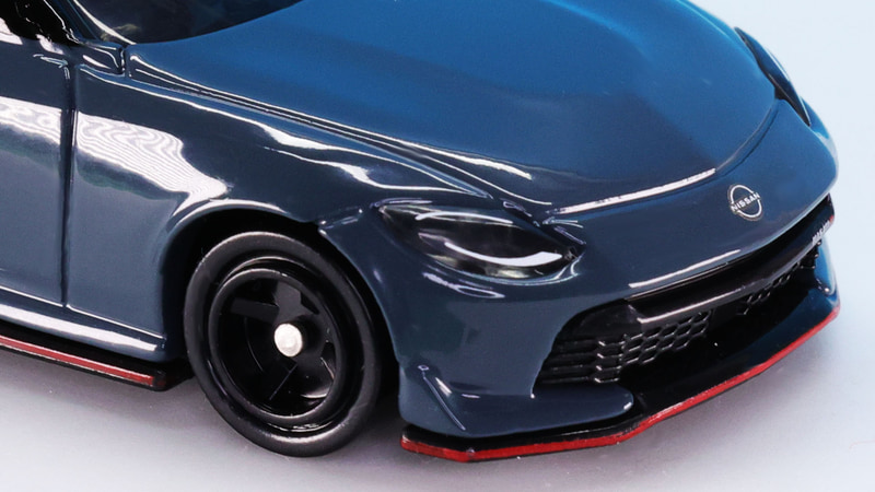 ヘッドライトはクリアーパーツ製！その上からデイタイムライトをプリントしています