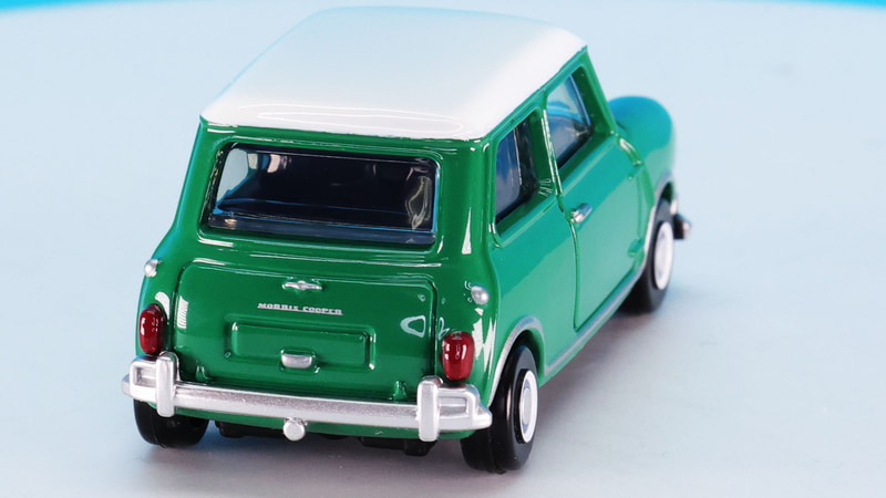 リアには“MORRIS COOPER”のロゴをプリント！