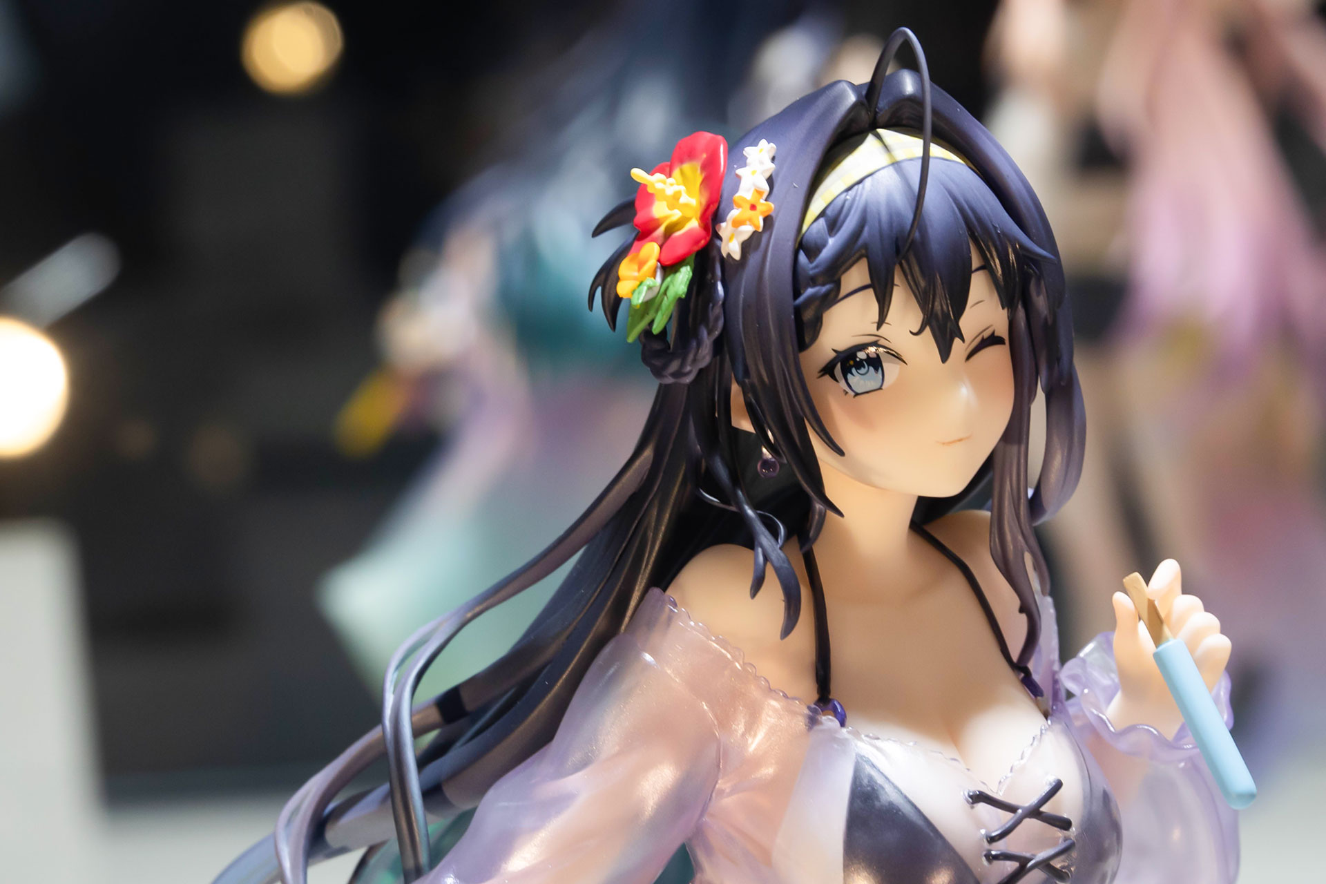 大きな瞳でウインクを決めているのがかわいい！