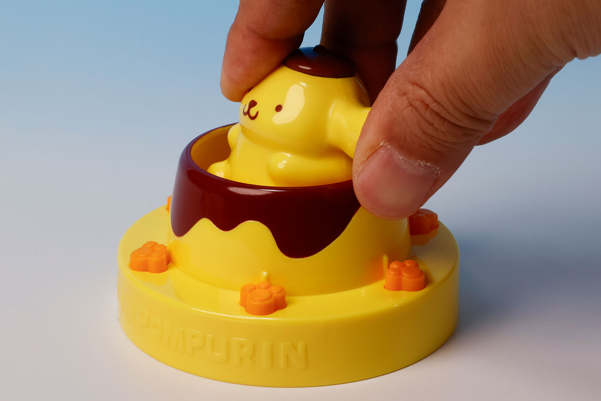 フィギュアをプリンに付けて回転させよう