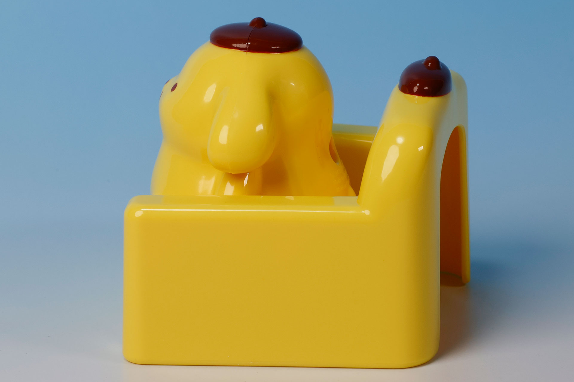 椅子に座っている姿もかわいらしい