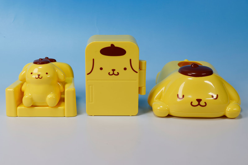 こちらが第2弾（3月1日～3月7日）のハッピーセット「ポムポムプリン」に登場するおもちゃ。写真左から「ポムポムプリン スタンプ」、「ポムポムプリン まぐねっと＆こものいれ」、「ポムポムプリン ティッシュケース」だ