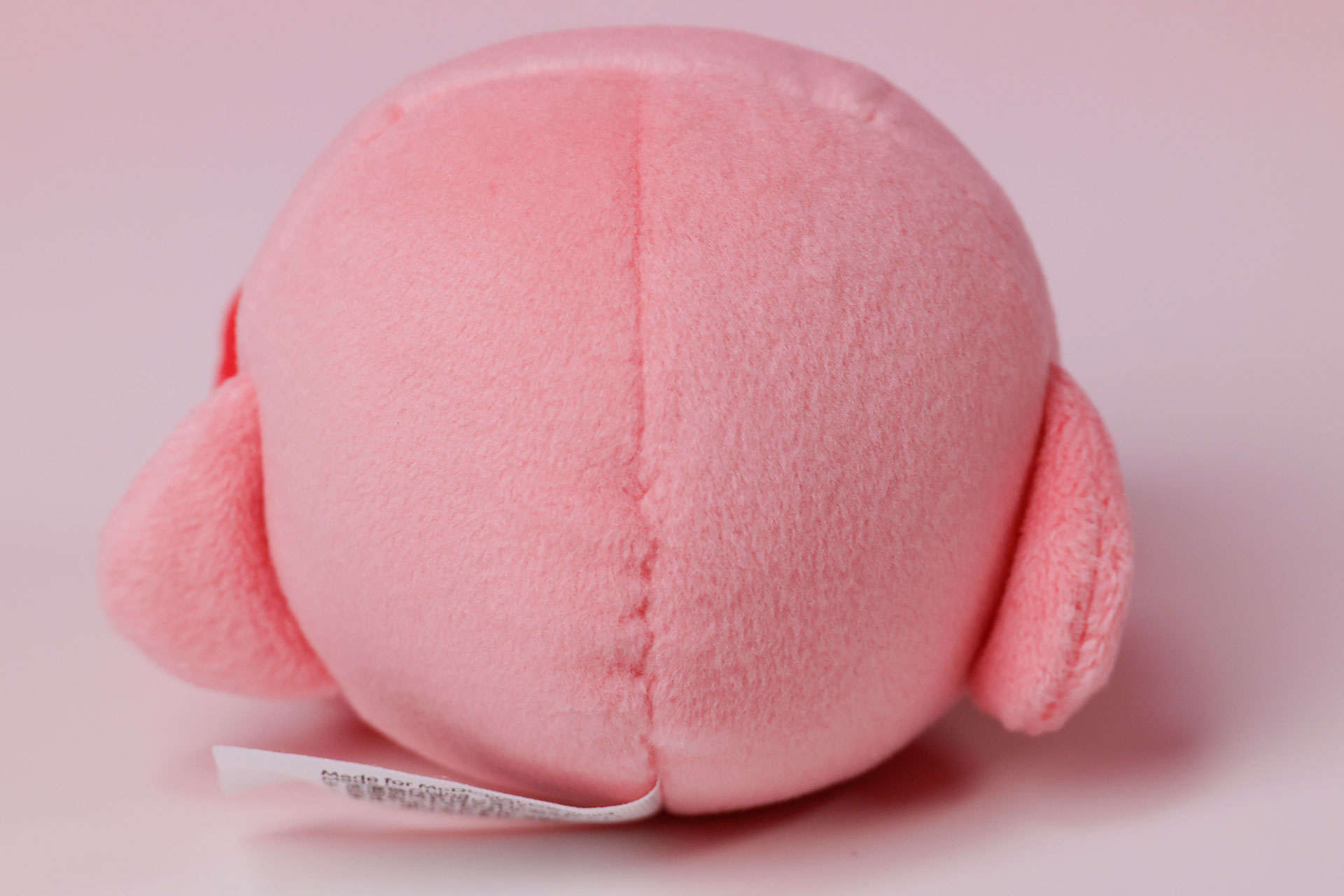 これだけ見るとなにかさっぱりわからないが、「ウインクカービィ」を背中側から見たところだ