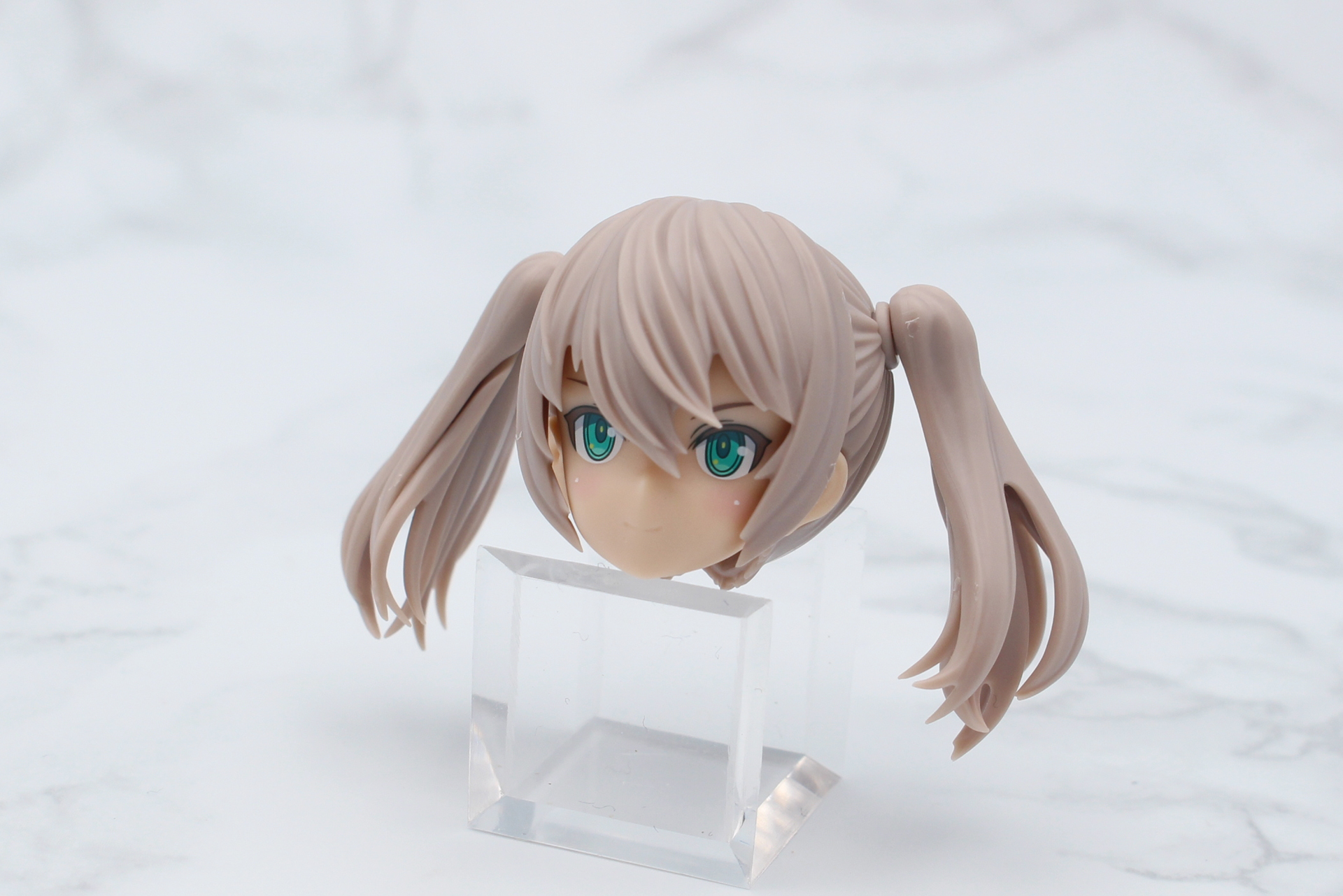 頭部の完成。髪と顔の立体感が素晴らしい