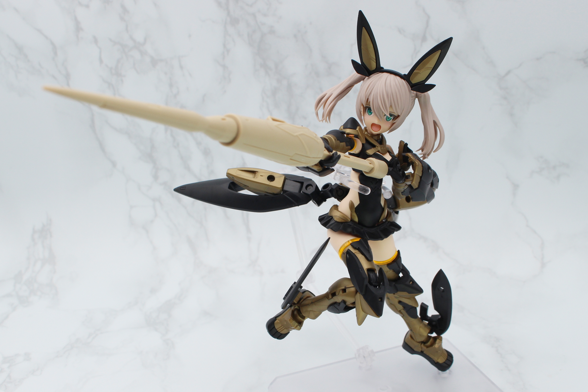 槍スタイルでのアクション。イメージがかなり変わる