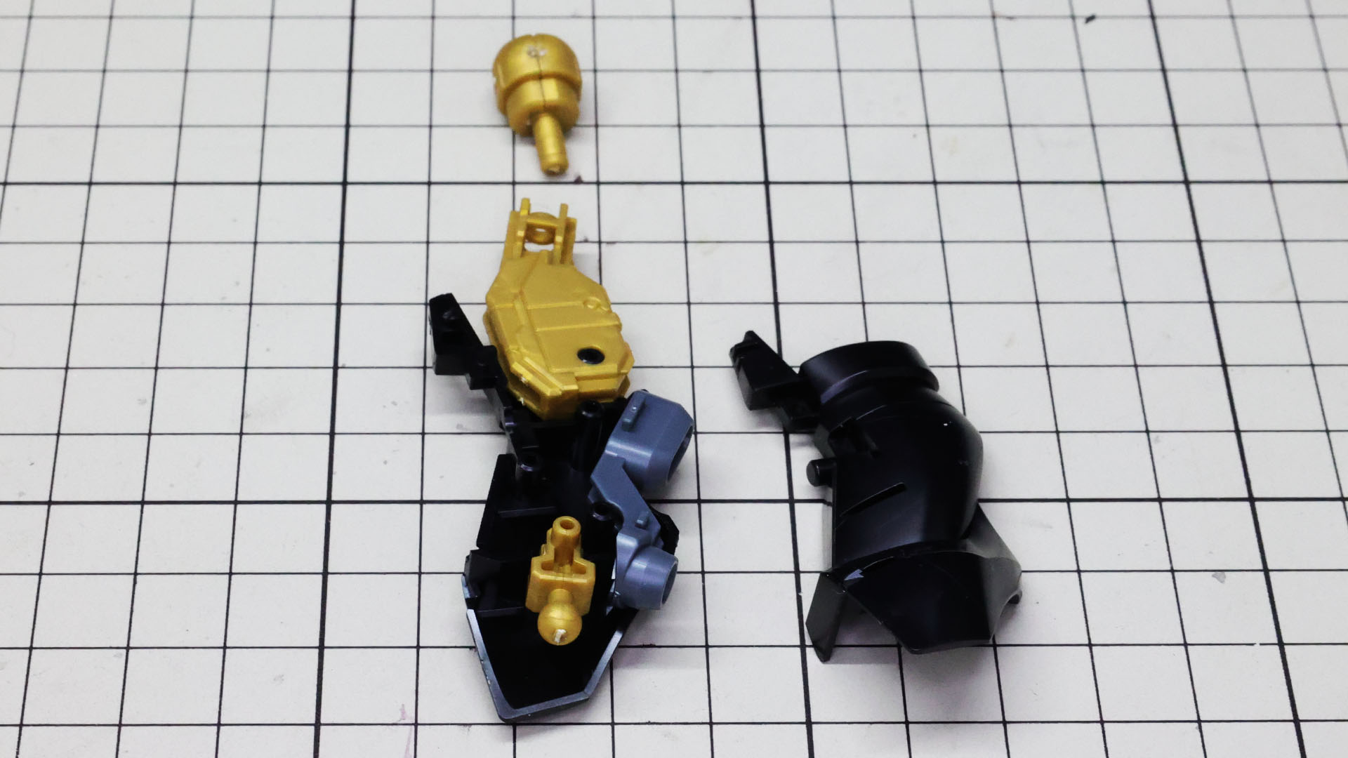 メカフレームを大きな脛下パーツに組み込んでいきます