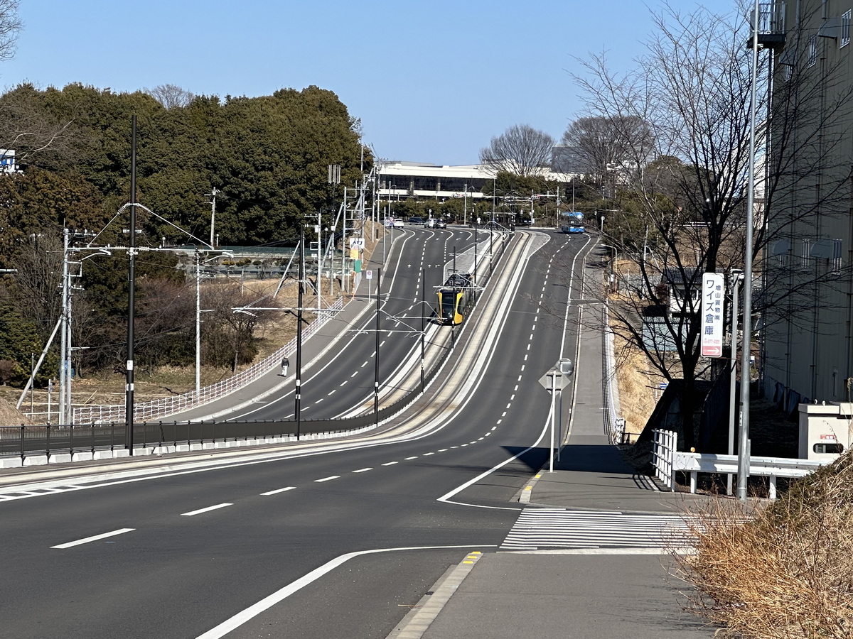 宇都宮ライトレールには、芳賀町工業団地管理センター前とかしの森公園前の間に碓氷峠と同じ60パーミル（1000m走って60m上がる）という急勾配が存在する。そこを一生懸命登っている宇都宮ライトレール