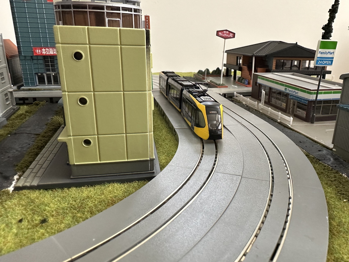 市街地を走る宇都宮ライトレール