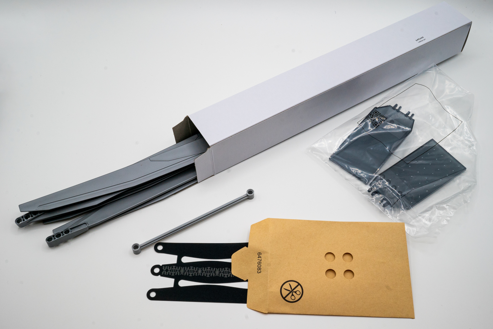 袋だけではなく、羽やキャノピーなども別に同梱