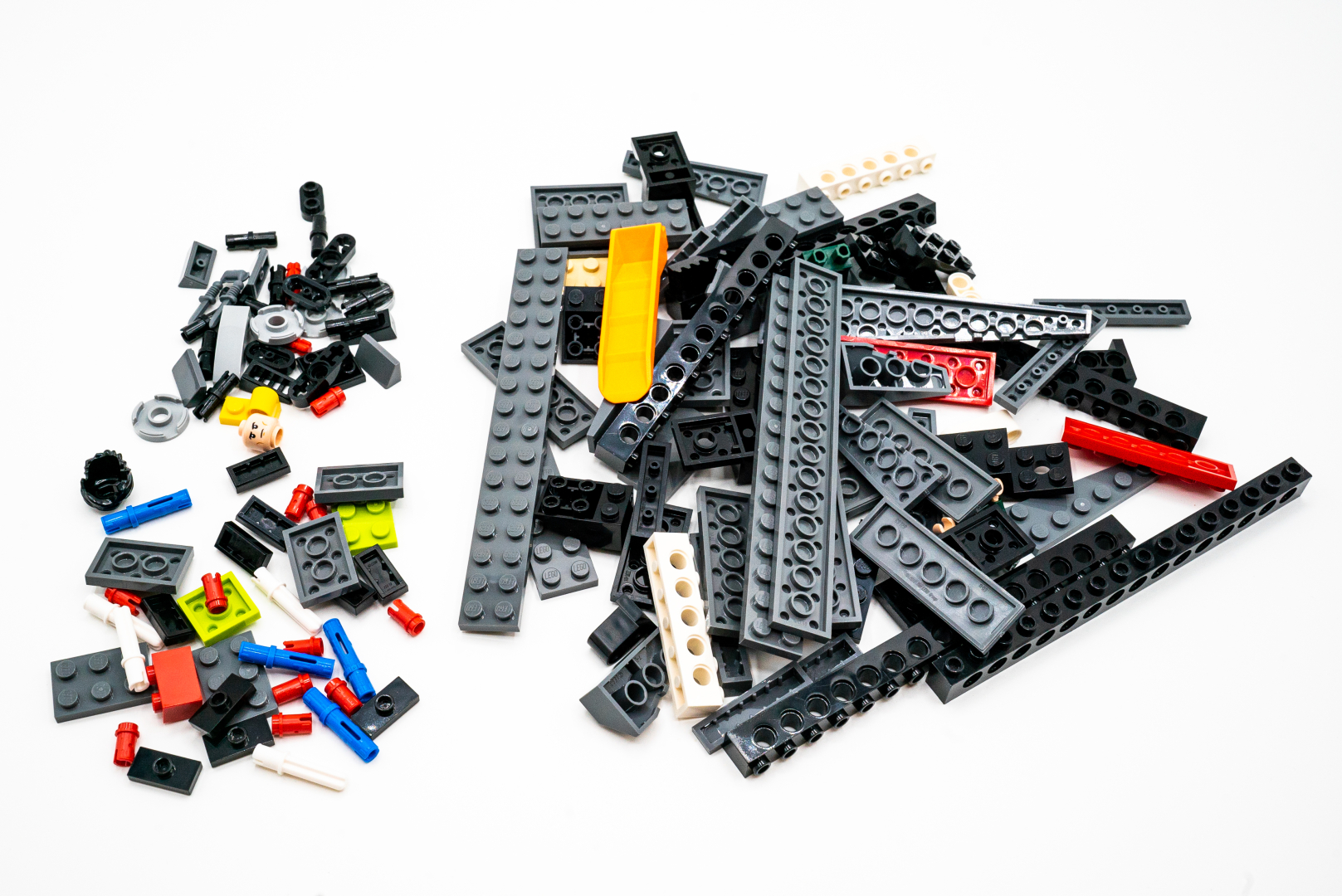 袋1のパーツ構成。本体のメイン部分を構成するので大型パーツが多い