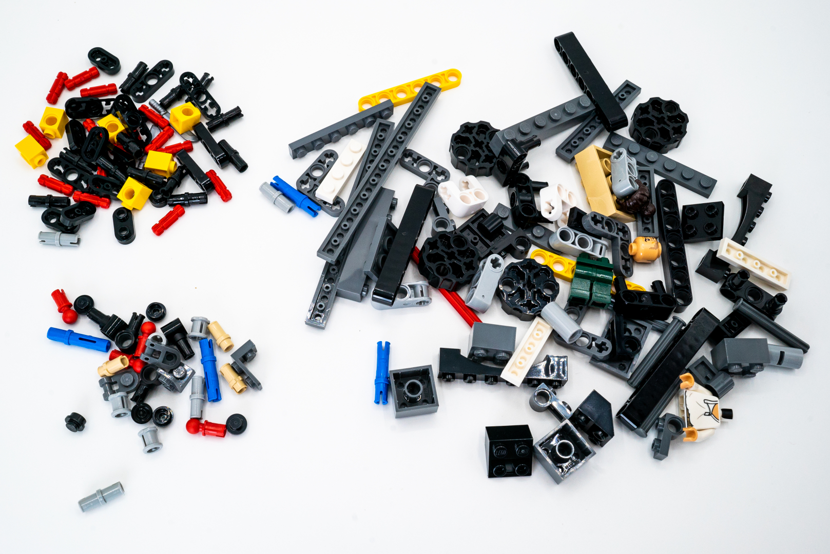 袋3のパーツ構成は、かなりテクニックパーツが多い。細かいパーツも多いので無くさないように注意しよう！