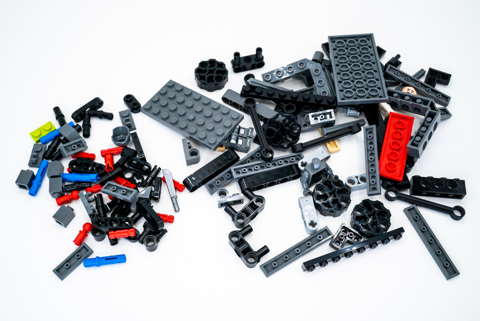 袋5のパーツ構成。引き続きギミック関連のテクニック系パーツが多い