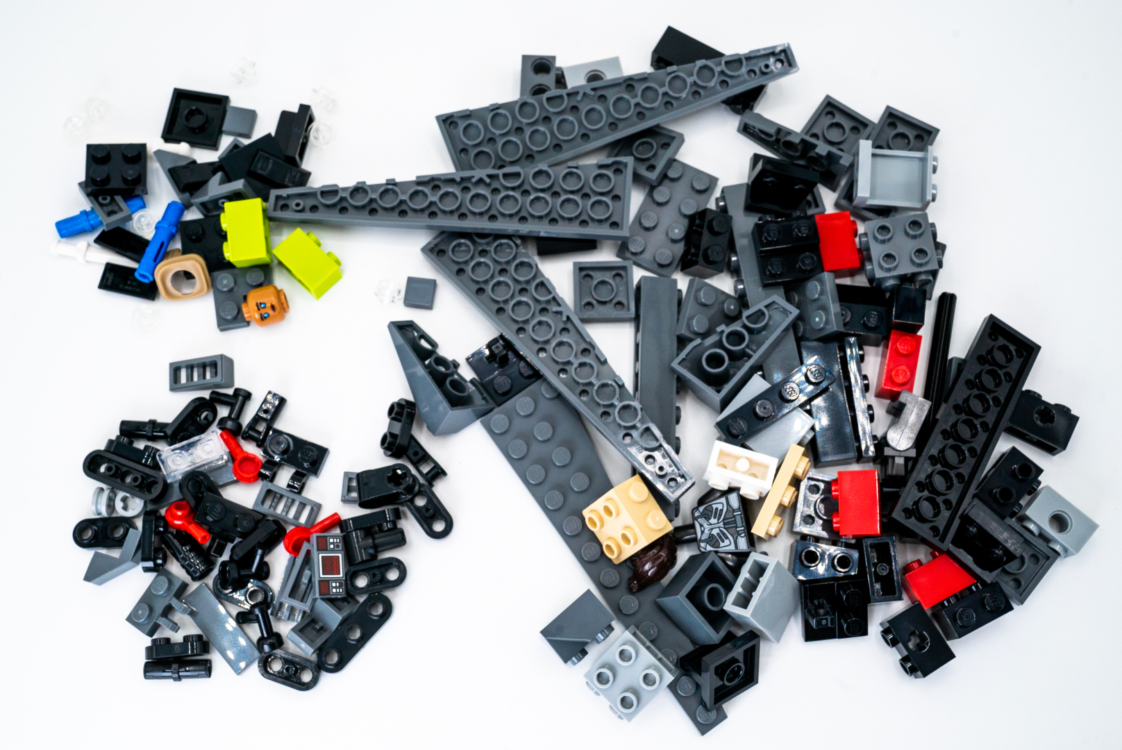 袋7のパーツ構成もロイヤル・オーニソプターの外観を形作りそうなパーツがメイン