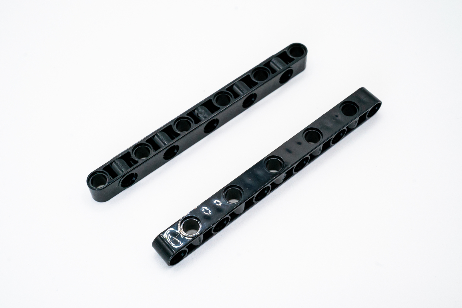 1 x 11のリフトアーム（73507）はテクニック系の製品以外だとあまり見かけないが、車のシャーシなどにも使いやすいパーツ