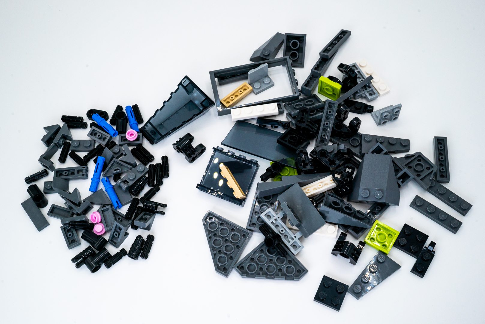 袋10では機首に使う最終仕上げ用のパーツ構成