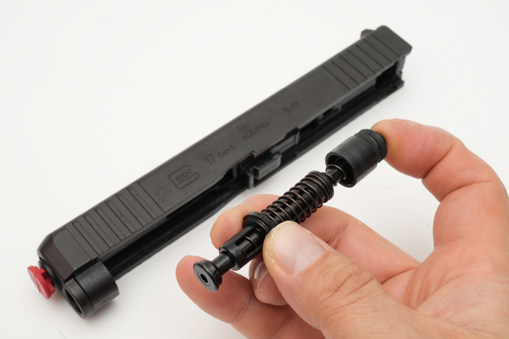 斜め後方に抜き取る