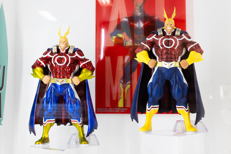 写真右がラストワン賞のオールマイト;figure ラストワンver.で、右がA賞のオールマイト;figureだ