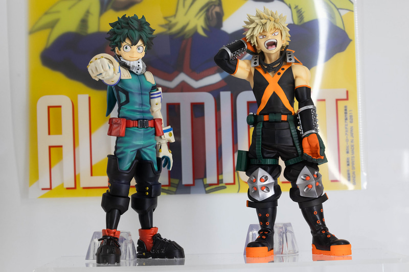 写真左がB賞の緑谷出入;figureで、右がD賞の爆豪勝巳;figure