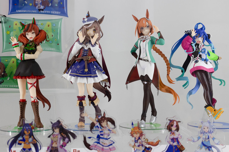 写真左より、A賞のナイスネネイチャ フィギュア、B賞のマチカネタンホイザ フィギュア、C賞のイクノディクタス フィギュア、D賞のツインターボ フィギュア