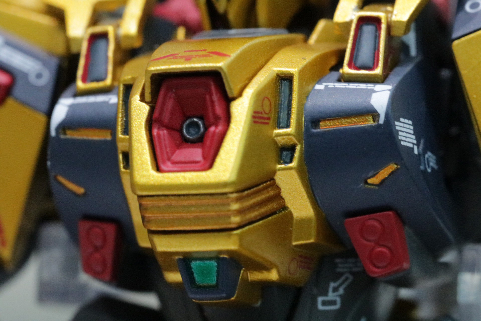 胸部部分も細かい色分け