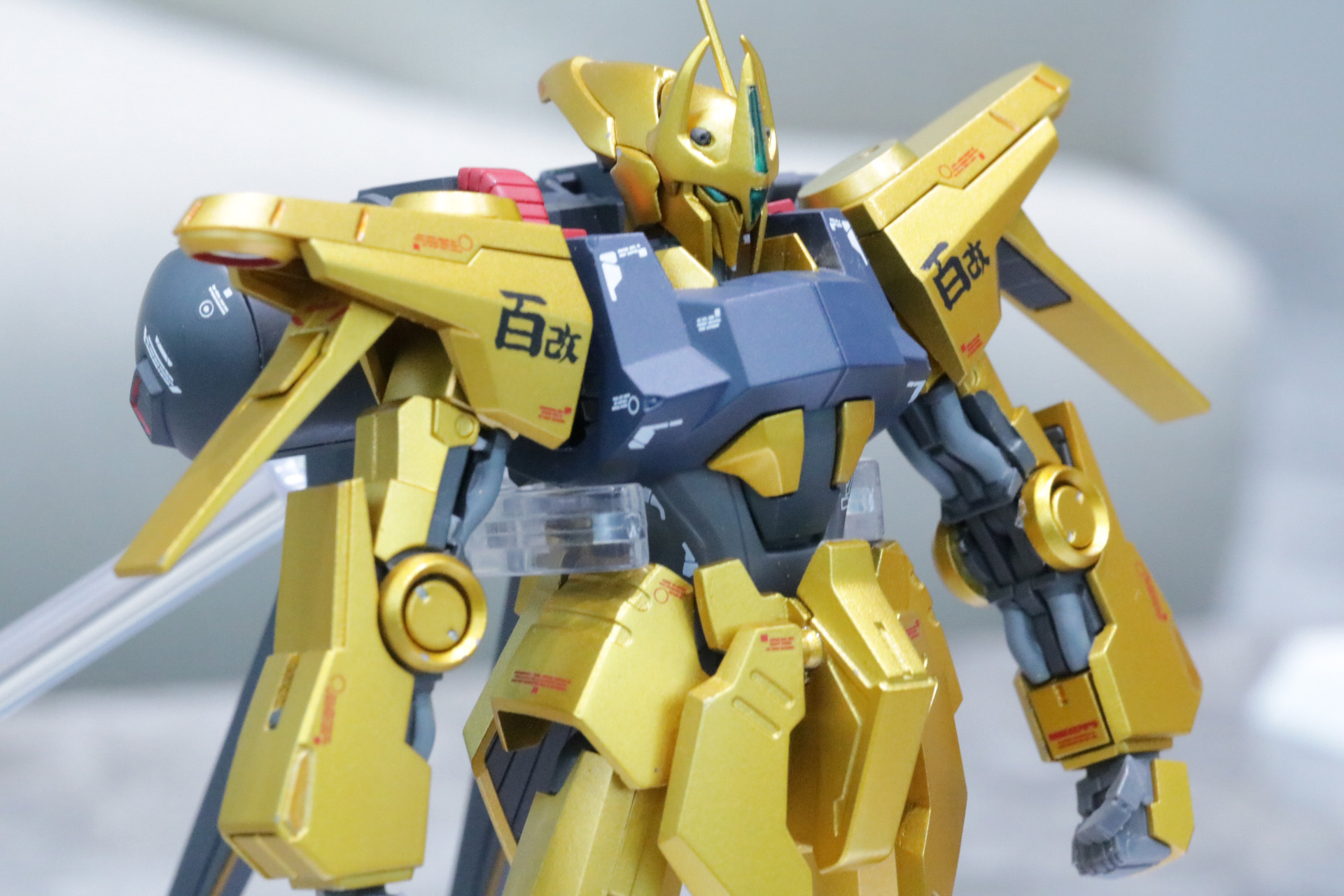 ツインカメラアイがある頭部で違った個性が現れる