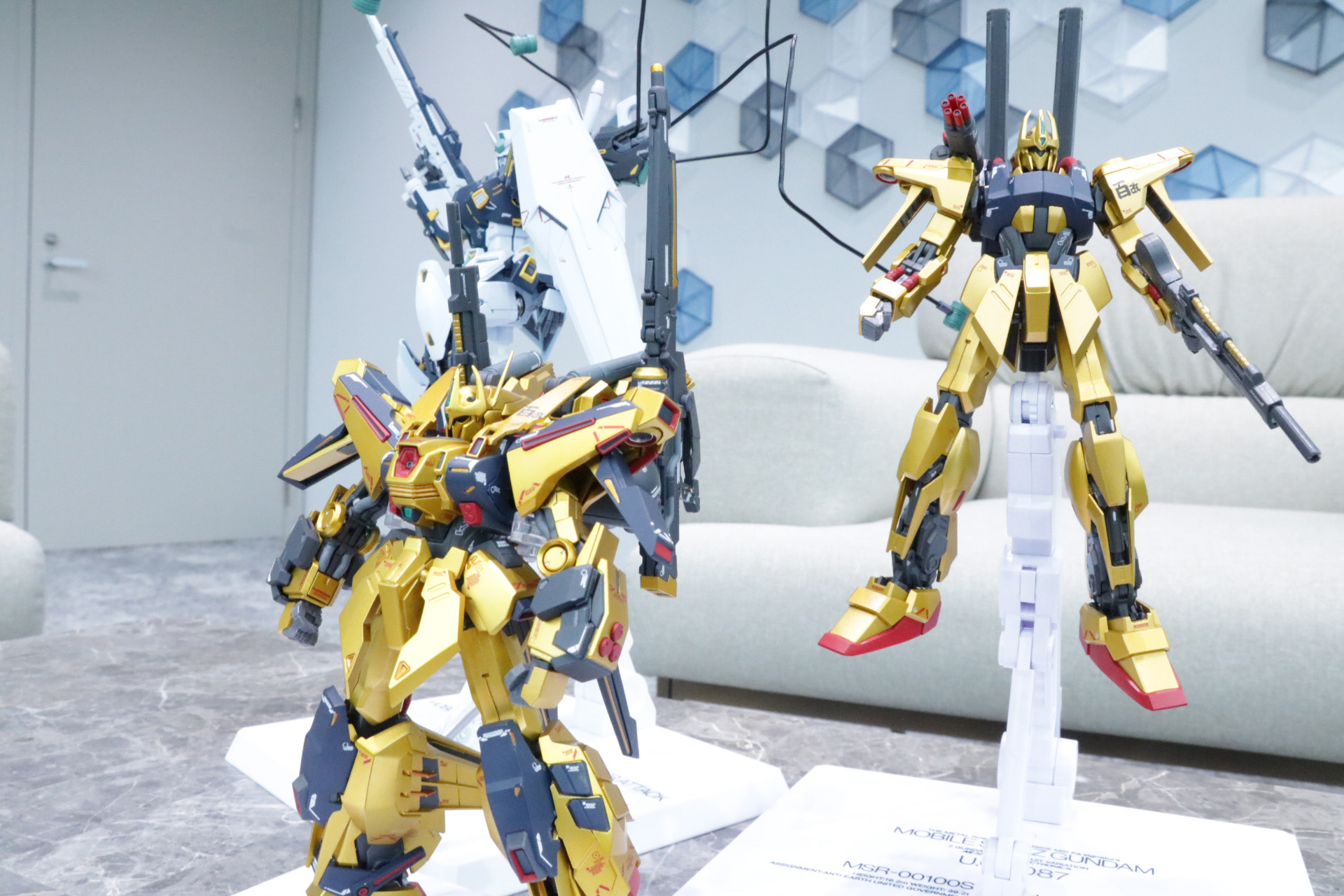 「METAL ROBOT魂 （Ka signature）」ブランドで並べた時の迫力はもちろん「もしものこの機体にこのキャラクターが乗っていたら？」などの想像が膨らむ