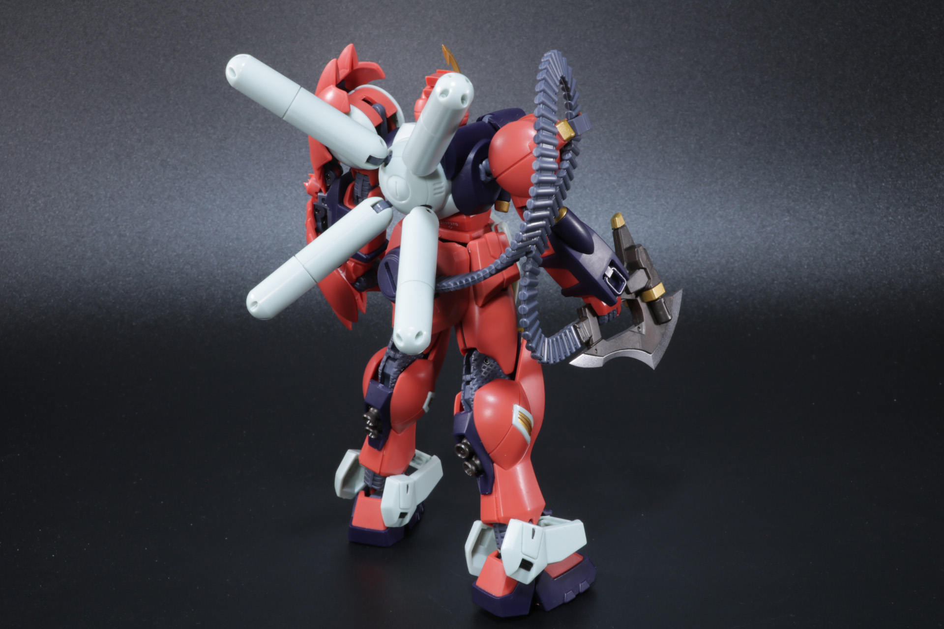横から見た「アンカーガンダム」の特徴的な表情も表現されている