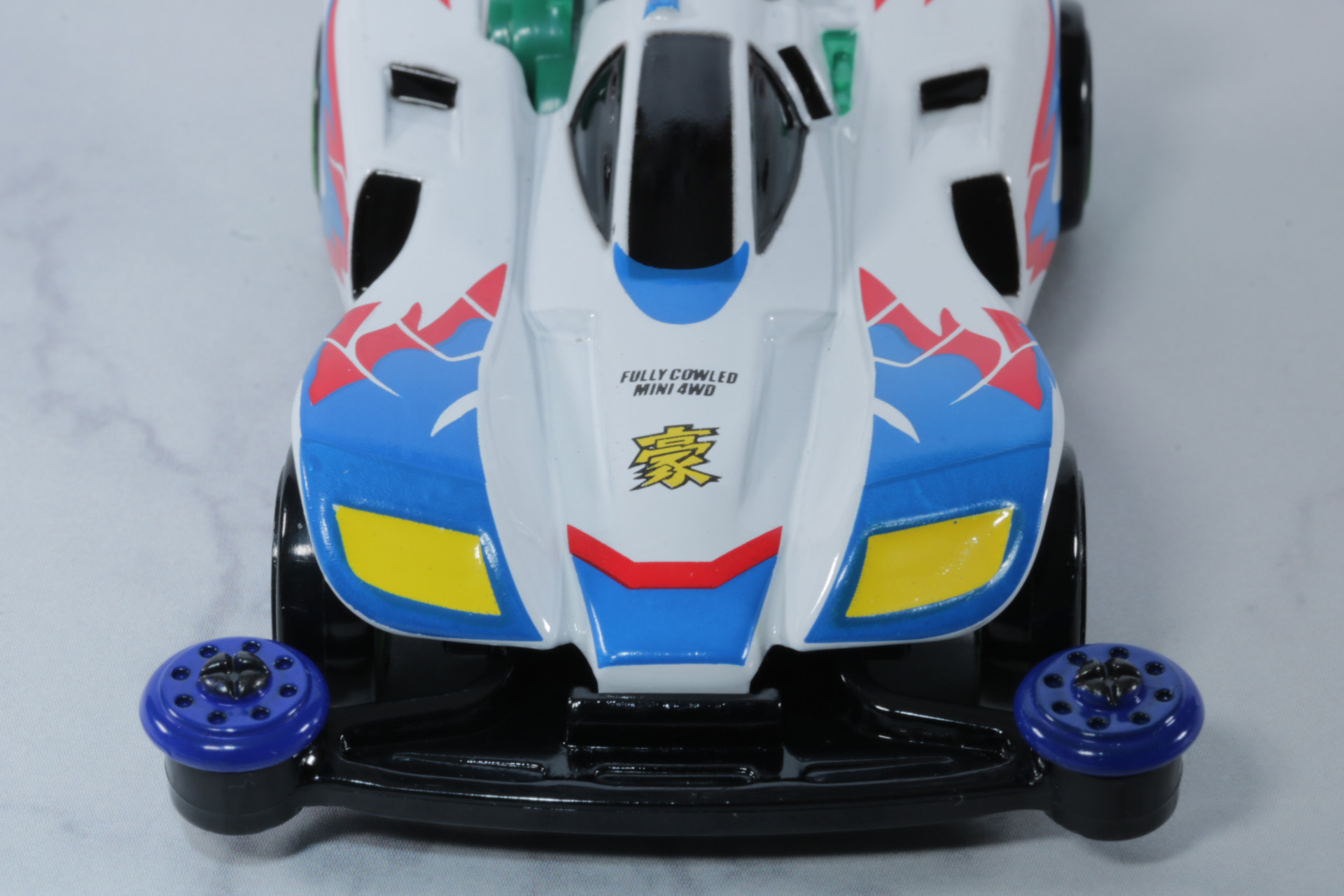 フロントの「豪」のマーキングも細かくプリントされている