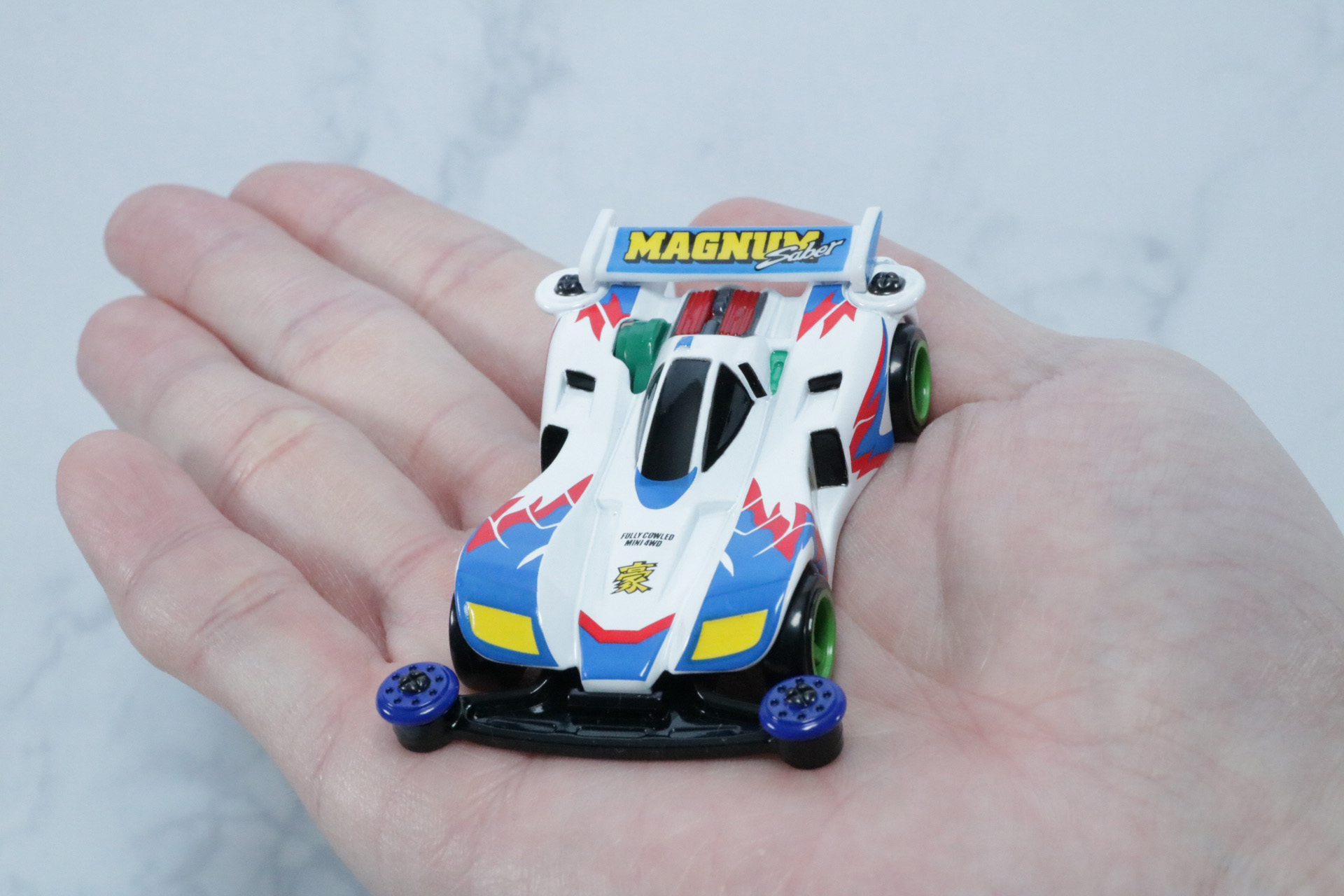 手のひらサイズの「マグナムセイバー」