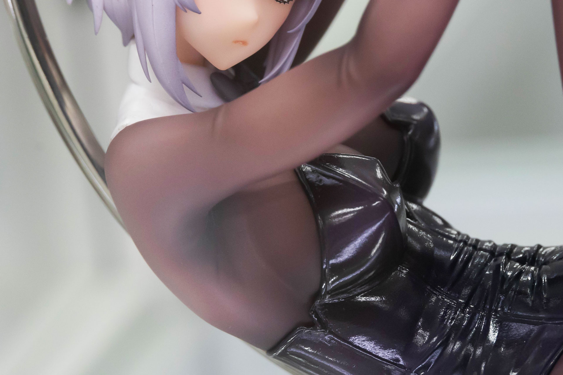 バニースーツを着ていることから、ボディラインもよくわかる