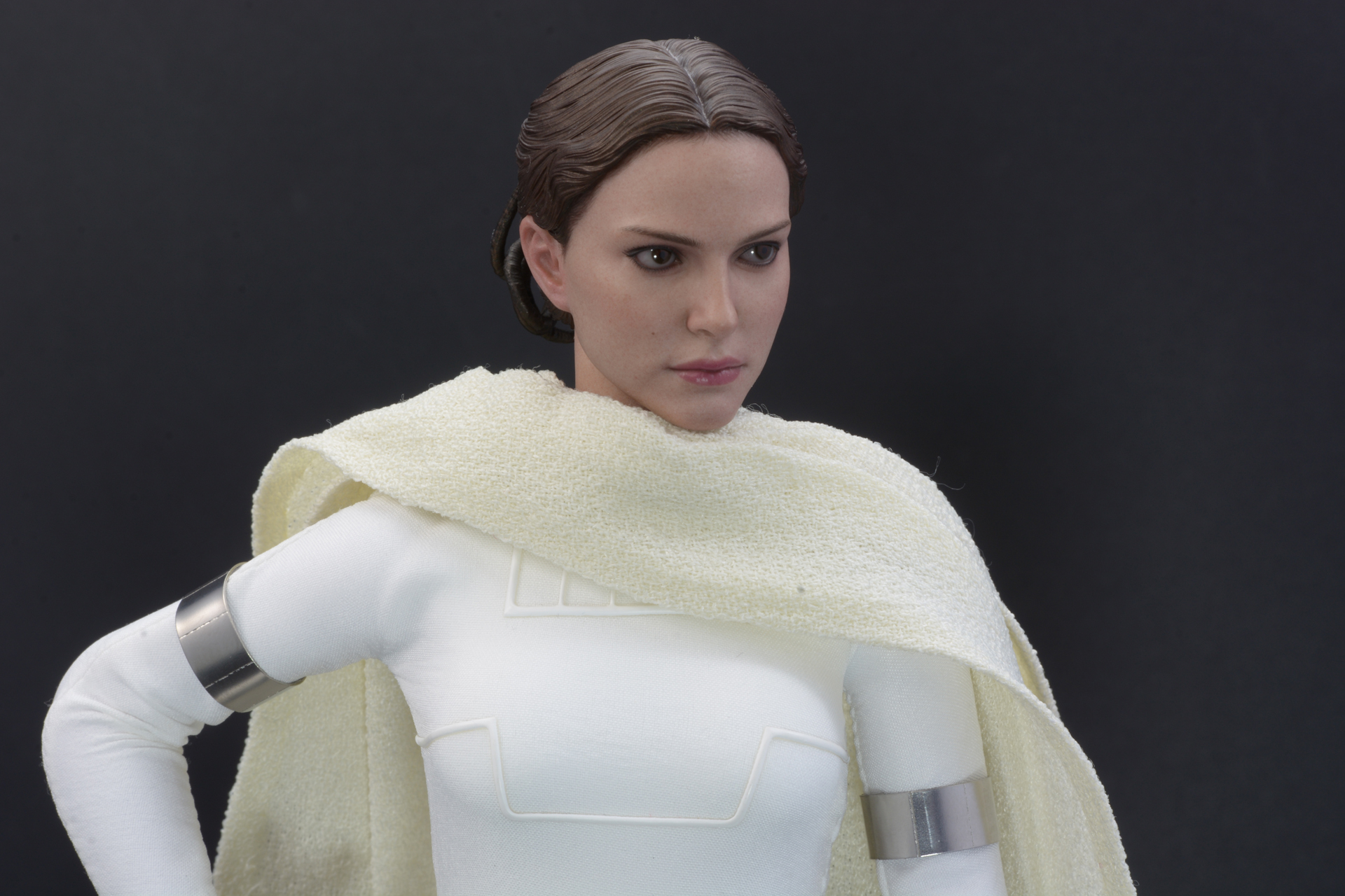 ナタリー・ポートマン演じるパドメが目の前にいるかのような体験ができるアクションフィギュア。「レオン」の時からファンであった筆者にとって発売を心待ちにしていたフィギュアだ