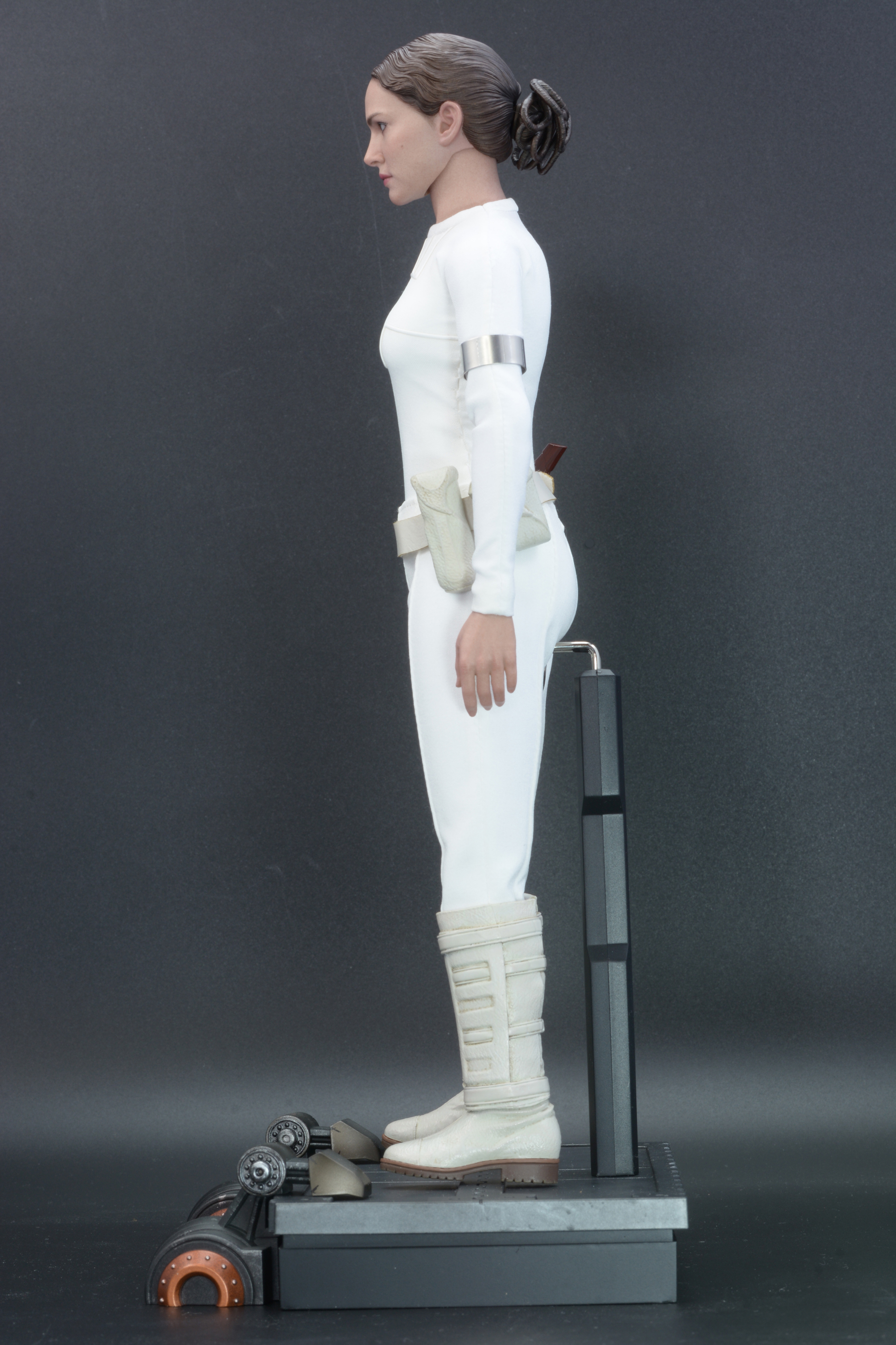 小柄なパドメの体型もきちんと表現されている