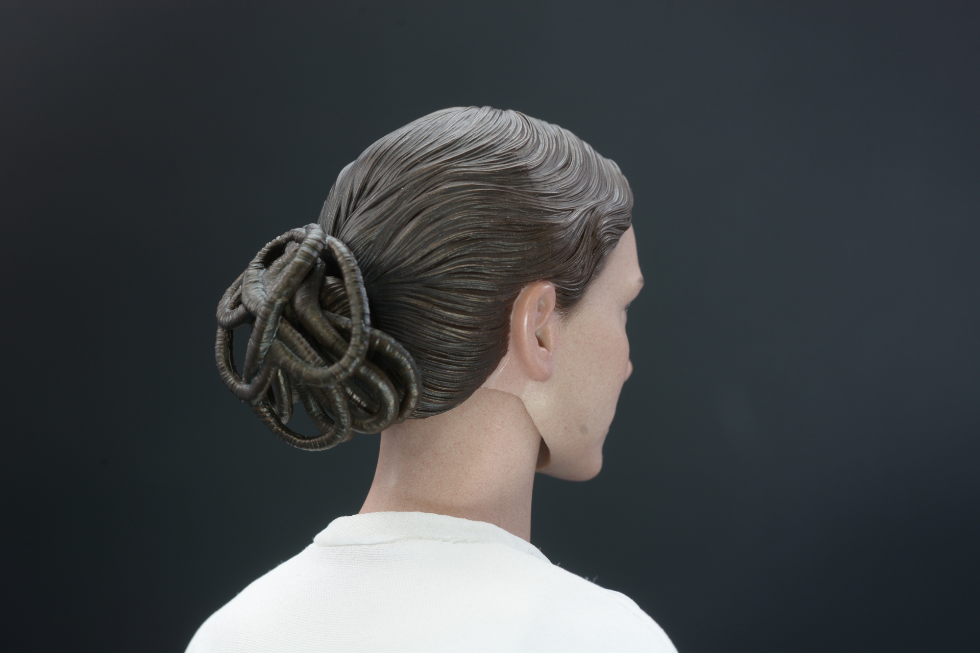 レイア姫とのつながりを感じるかっちりした髪型