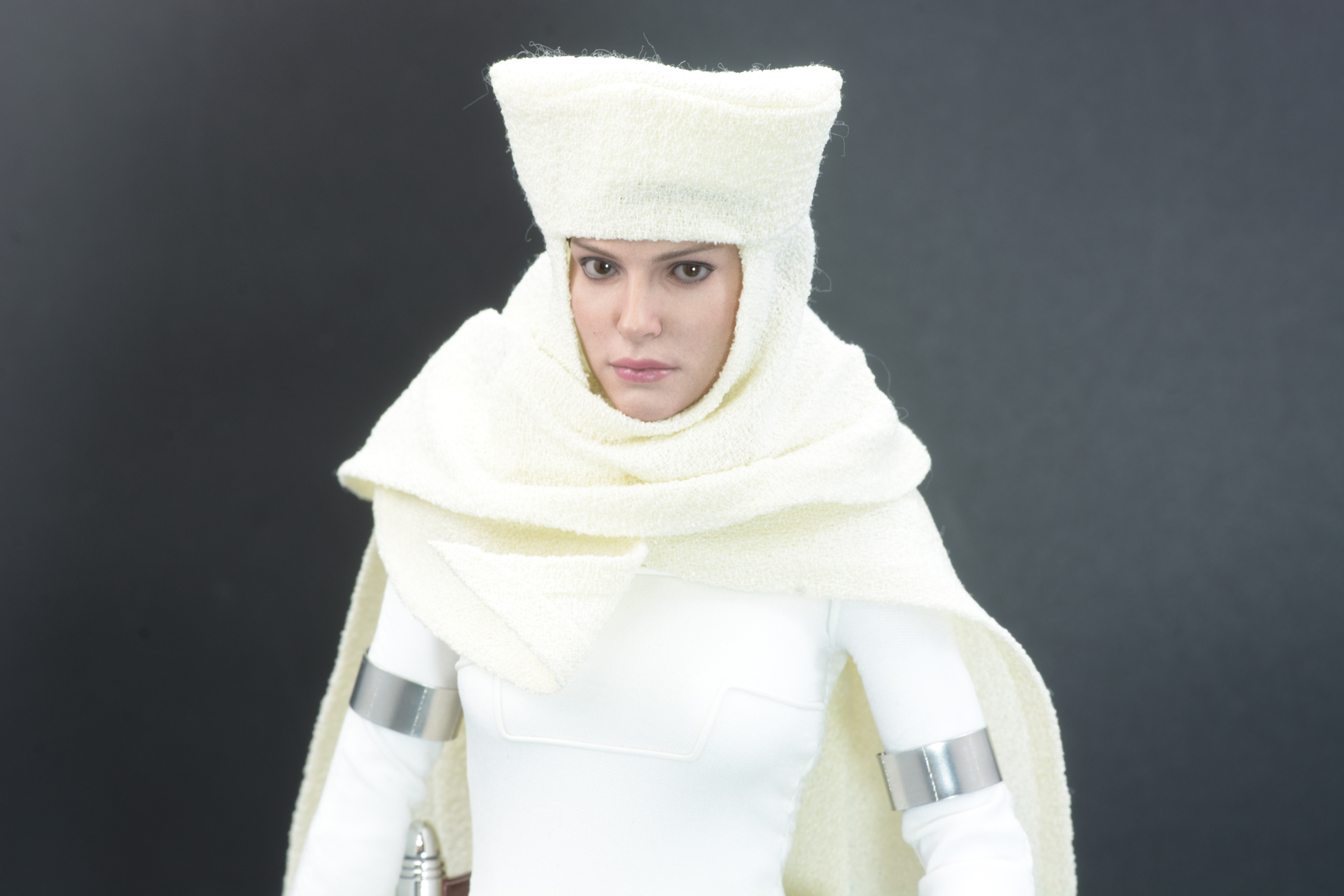 コンセプトアートが存在する、劇中未登場のヘッドドレス