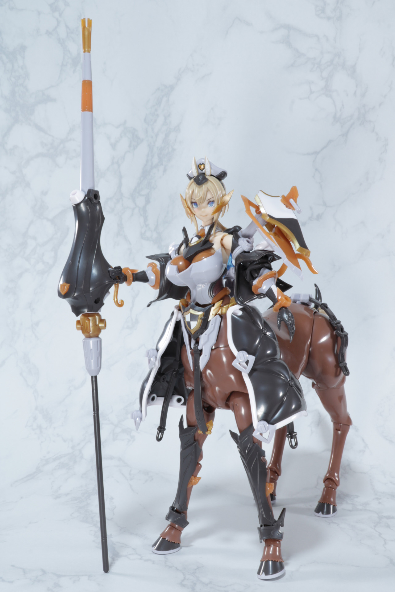 鎧を身に纏い威風堂々とした佇まいに