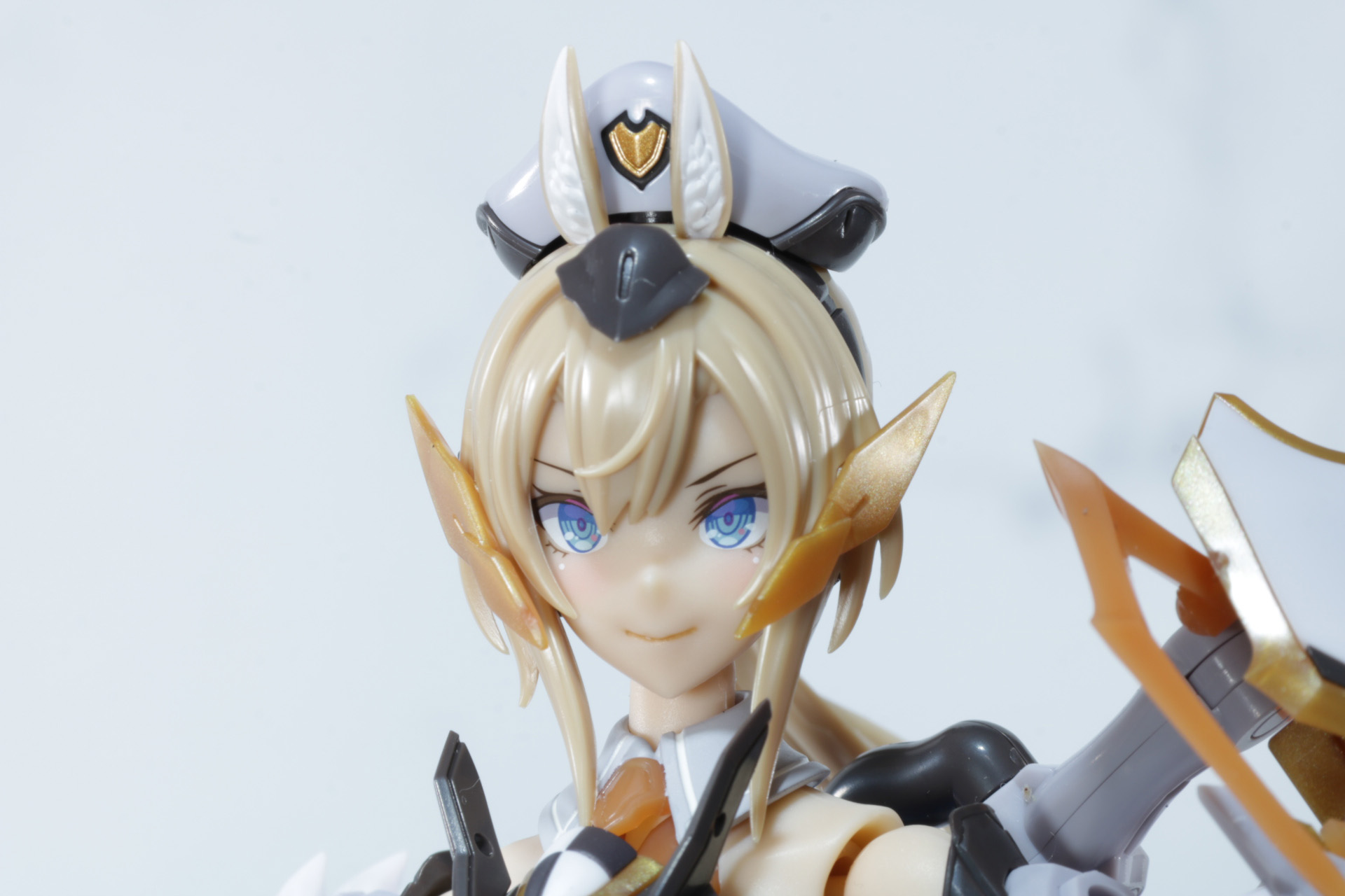 帽子や凛々しい顔と合わせてカッコ良さが増している