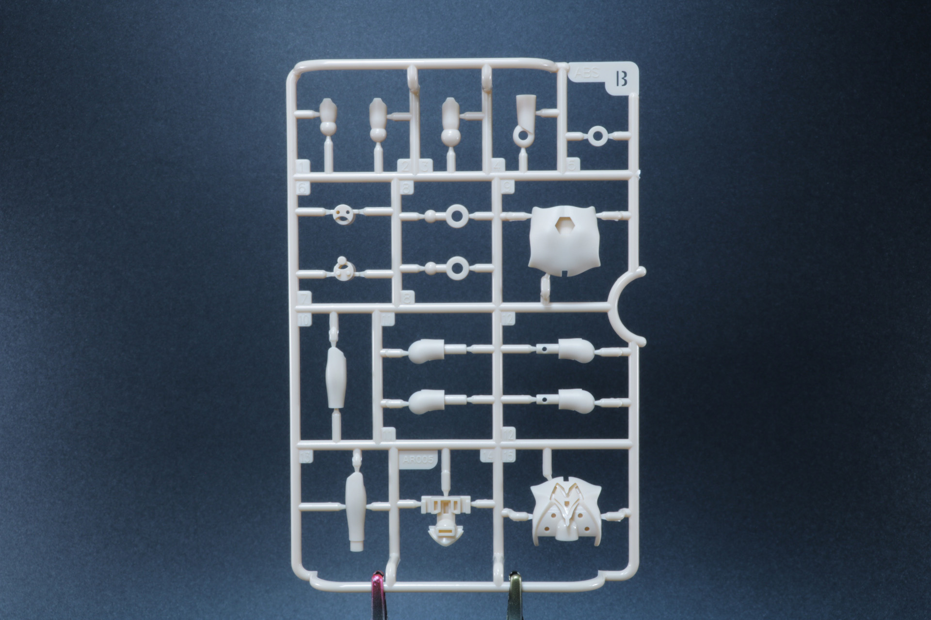 Bパーツ。肌色部分のパーツが収録されている