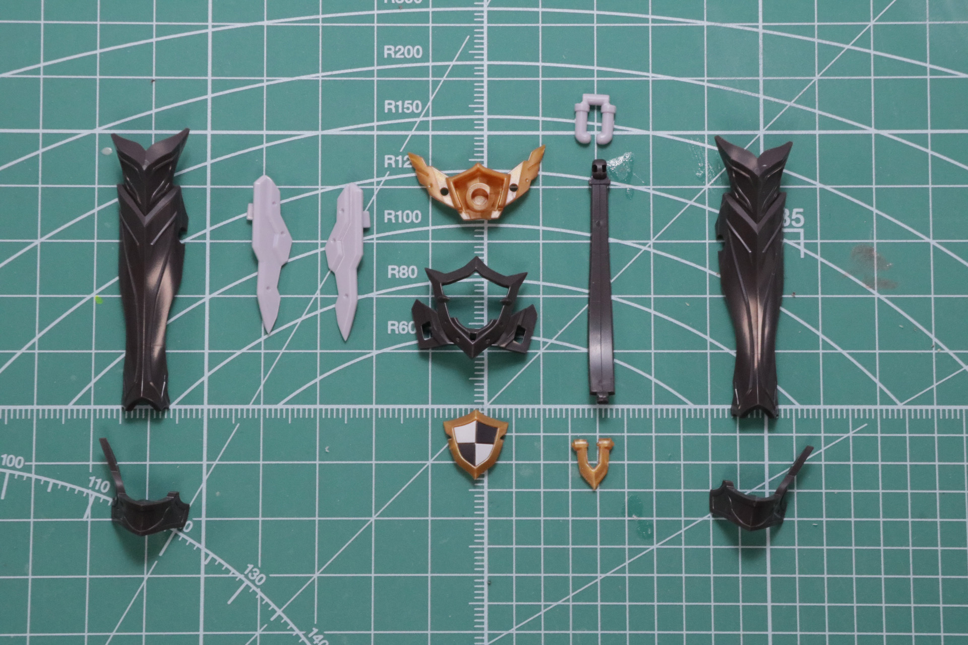 前掛け、脛あてと足首の鎧