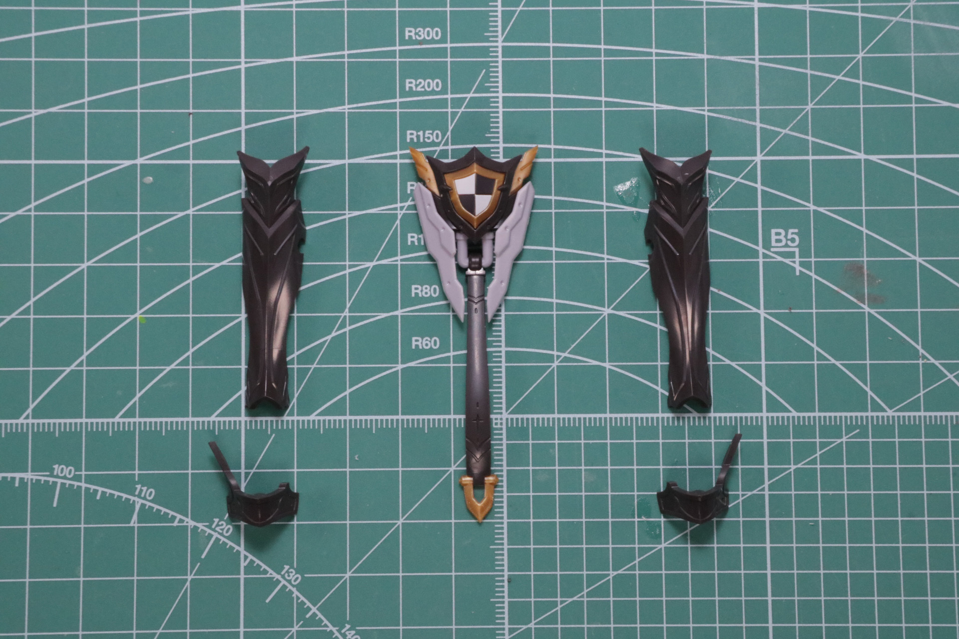 前掛け、脛あてと足首の鎧