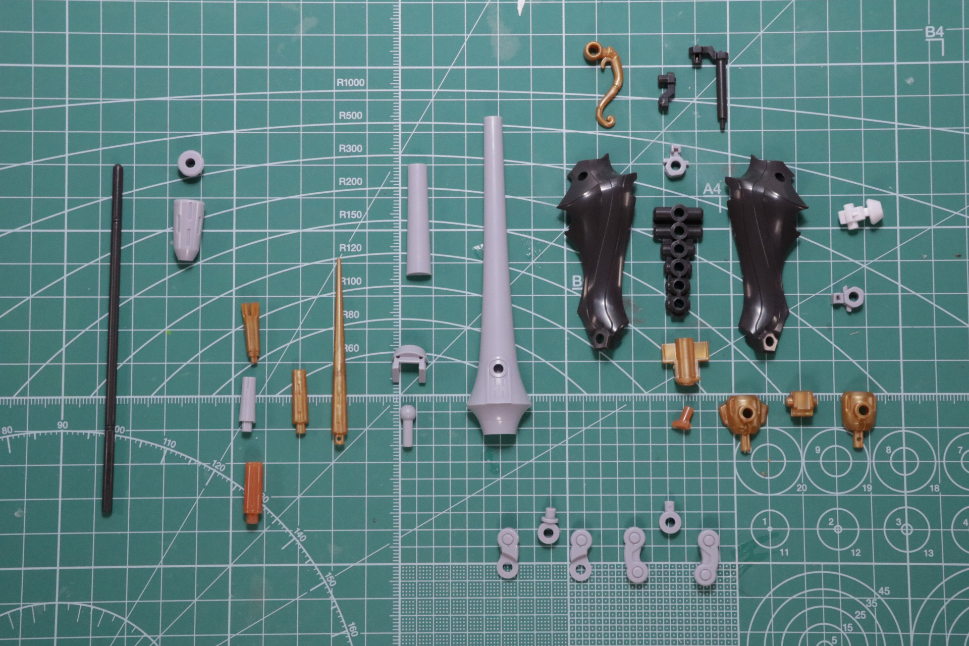 ランスと補助パーツ。補助パーツは本体の背中と馬体を繋げる形で保持力を上げるものとなっている