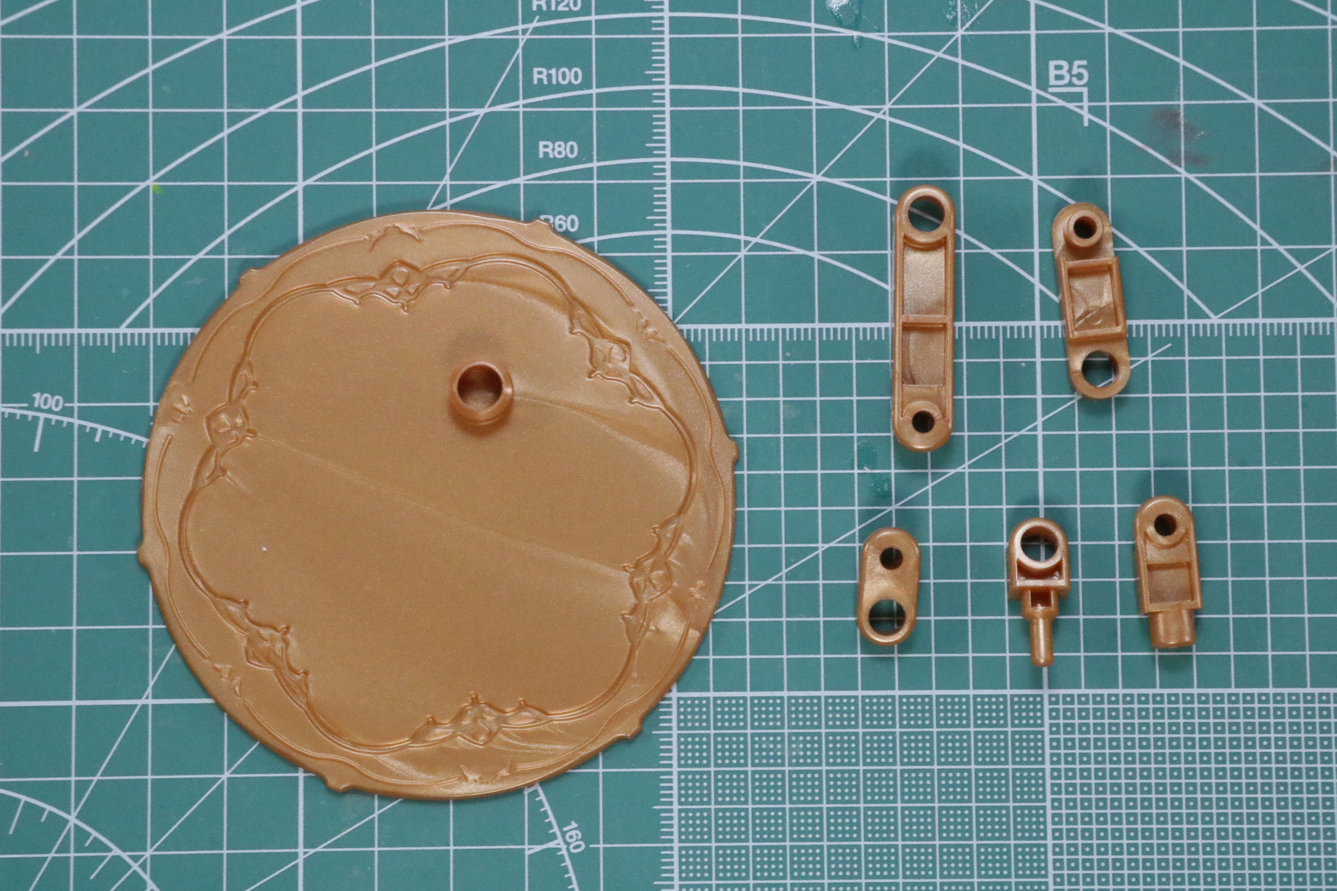 専用台座は根本と支柱に4つの可動部がある