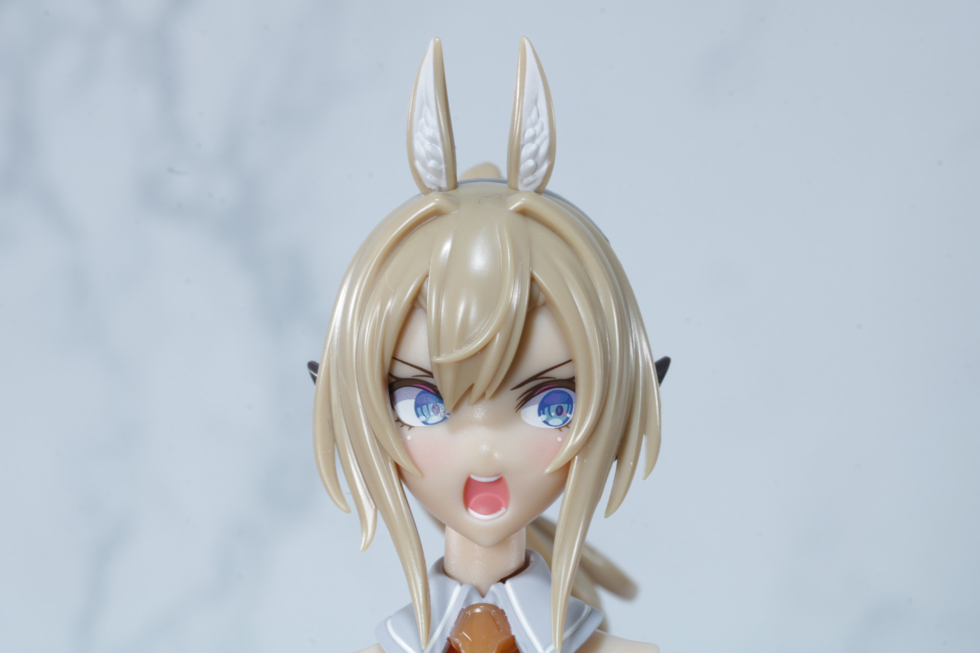 気迫のある叫び顔