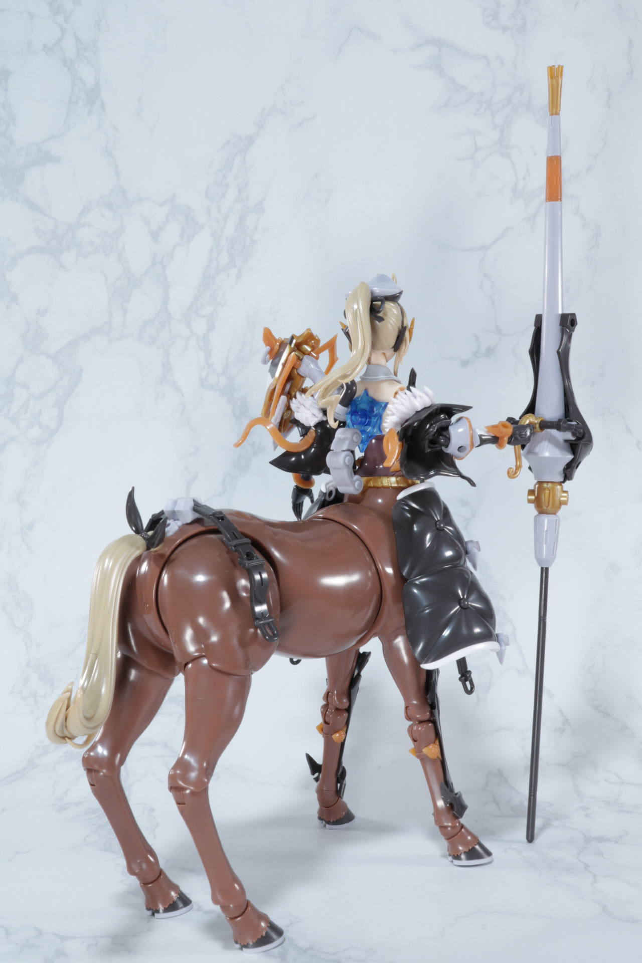 背中から見ても濃密なディテールが伺える