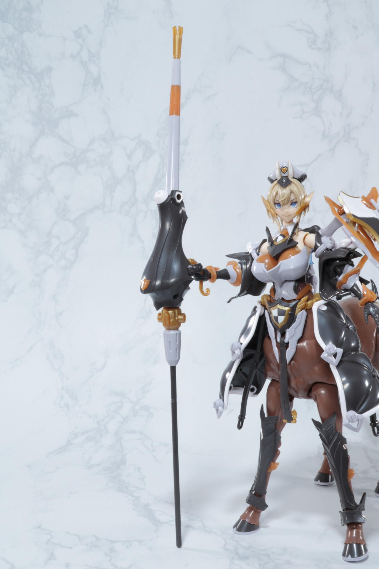 「エレーナ」の全高を超えるランス